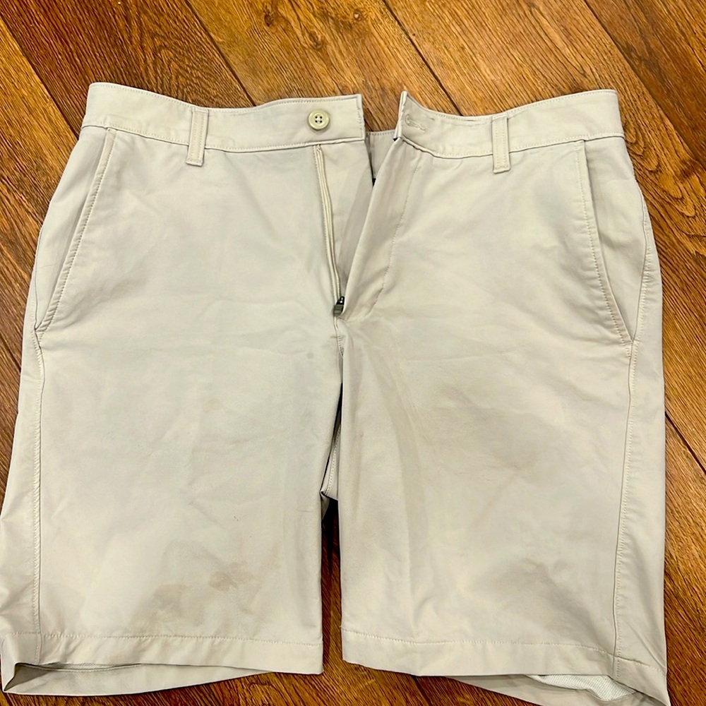Under Armour Golf Shorts size 38